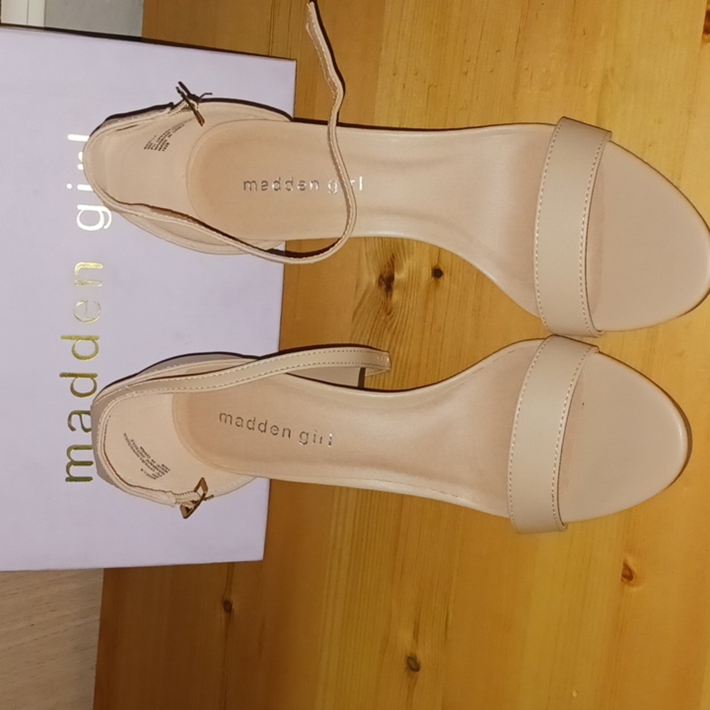 🤩 Chic Steve Madden "Beella", heeled Sandles